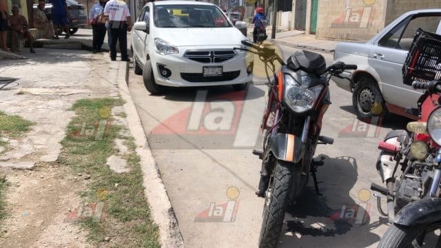 motociclista puerta