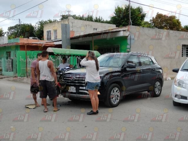 mujer chocó motociclistas Umán (1)