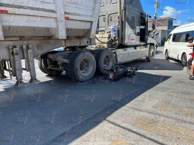 Camión de carga arrolló a moto en Progreso