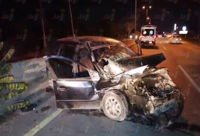 Choque entre auto y tráiler deja a mujer con lesiones graves en la Mérida-Umán