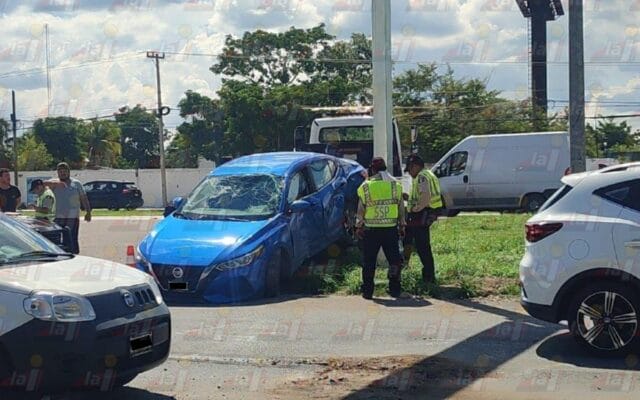 Choque entre dos vehículos en el Periférico de Mérida 1