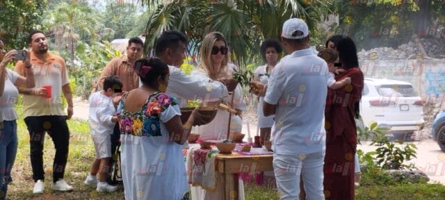 Familia venezolana bautiza a su hijo en ritual maya