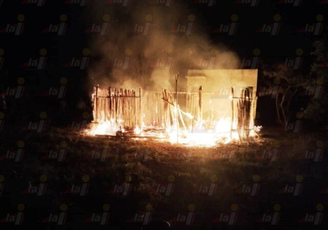 Incendio consume por completo casa de huano en Nacuché, Espita