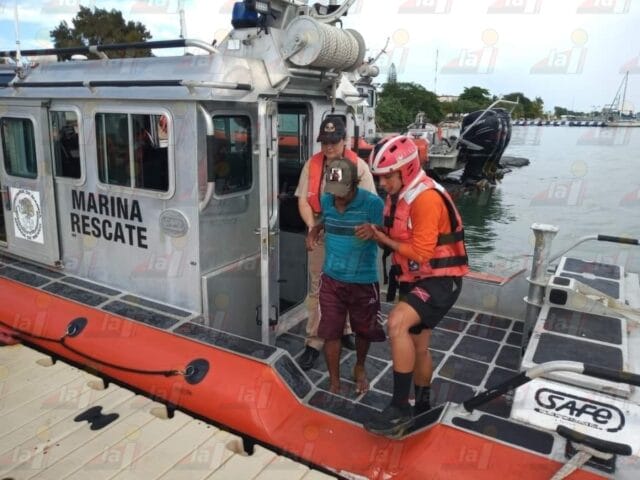 Rescatan a pescador naufrago en Progreso