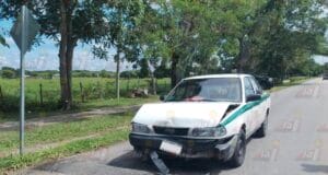 Taxi causa aparatoso choque en Tizimín