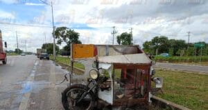 Volcadura de un mototaxi por un tráiler en la Mérida-Progreso