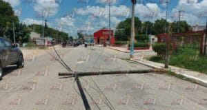 tráiler enfrente del cementerio