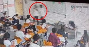 Alumno apuñala a maestra durante clase en Coahuila
