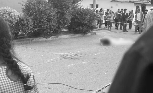 Cable en la calle arrebata la vida de un adolescente en Oaxaca
