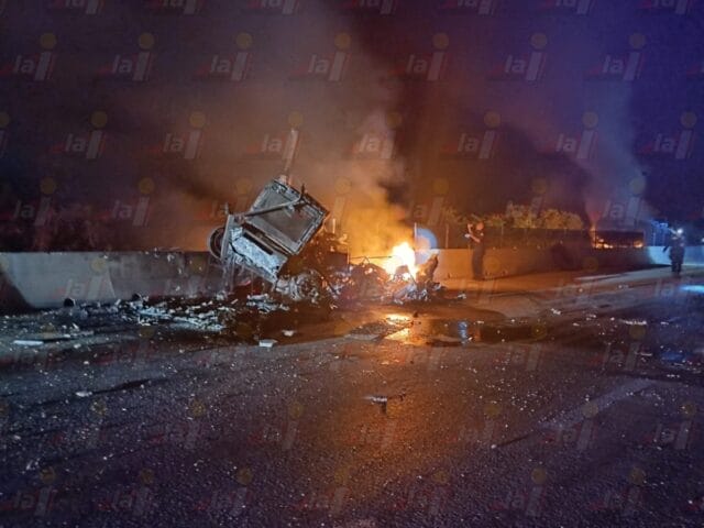 Camión cargado de Petróleo se incendia en la Mérida-Cancún