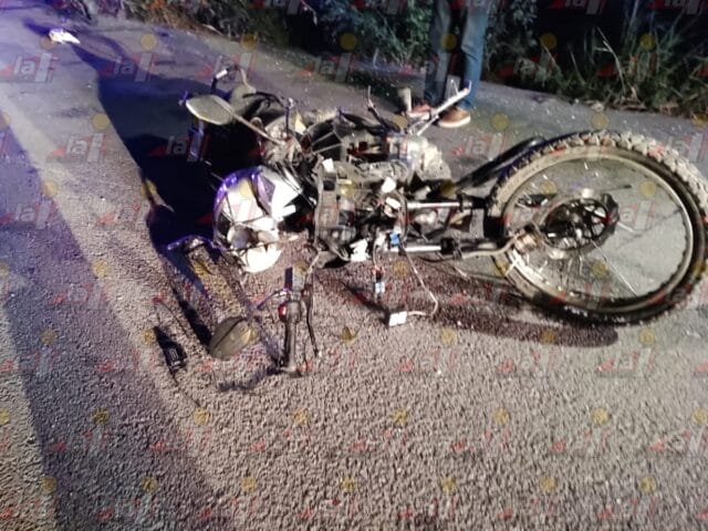 Cobratario en motocicleta resulta lesionado en la Mérida-Cancún