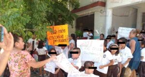 Padres de Progreso exigen retorno a la escuela 'Maniobras Marítimas'