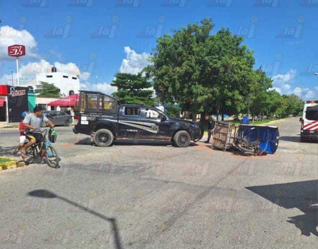 Patrulla de la Policía Municipal de Umán causa choque con mototaxi