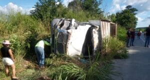 dos personas vida vía escárcega-champotón