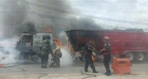 Incendio arrasó tractocamión en la Mérida-Valladolid