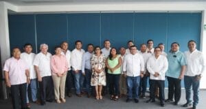 Las y los líderes sindicales se suman a Renán Barrera para defender a Yucatán