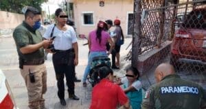 Madre e hija derrapan en motocicleta en Izamal