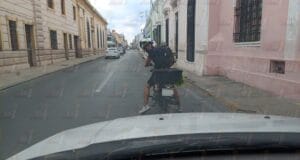 Motociclista abofeteó e insultó a un hombre en el centro de Mérida