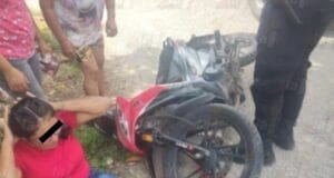 Policía de Dzidzantún causa choque y lesiona a joven motociclista