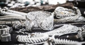 ¿Cómo saber si una joya es o no de plata? Te contamos