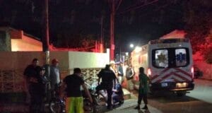 Abuelito en bicicleta causa choque con motociclista en Peto