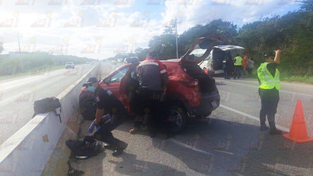 Automóvil causa choque por 'llegue' a taxi en la Mérida-Motul