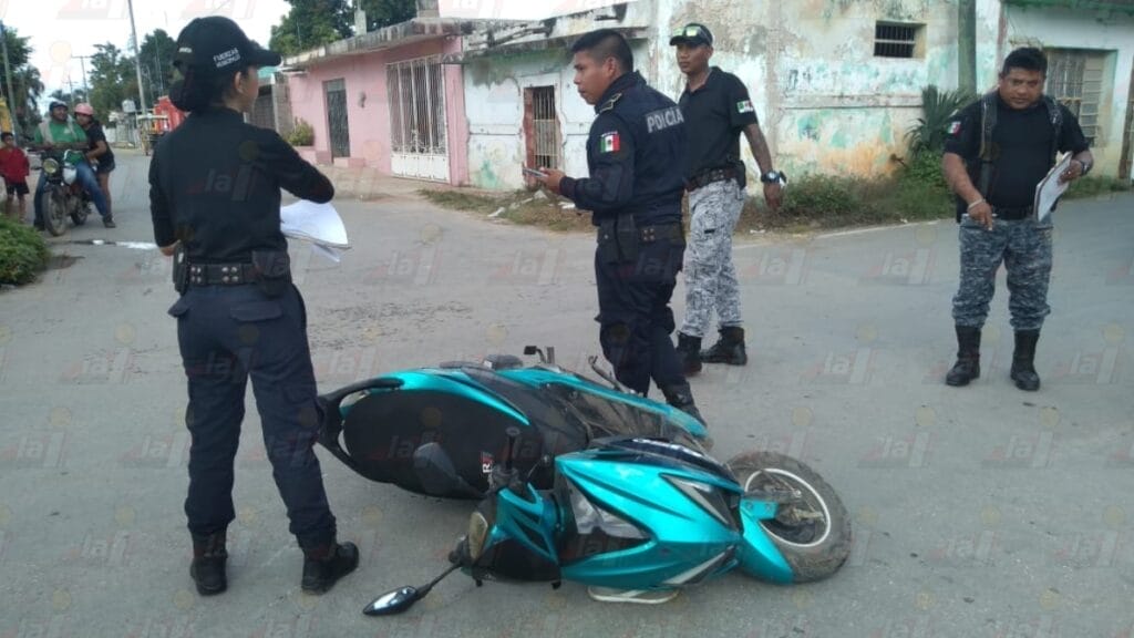 Dos mujeres al hospital por choque entre motocicletas en Tekax