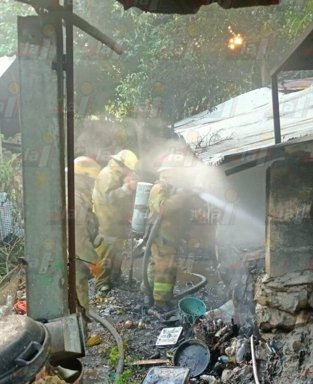 Incendio en un gallinero de Umán deja daños materiales