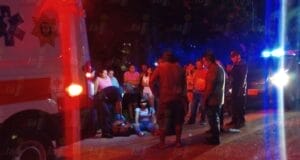 Menor de edad se estaciona para comprar y la chocan en Ticul