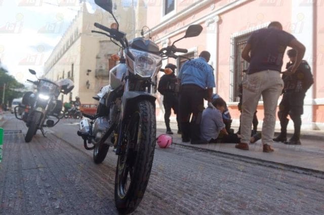 Motociclistas lesionados por calles en construcción en el Centro