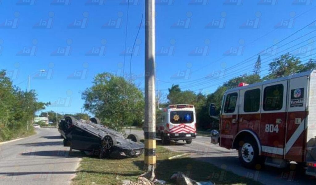 Se desmaya y termina en volcadura en la Komchen-Chablekal