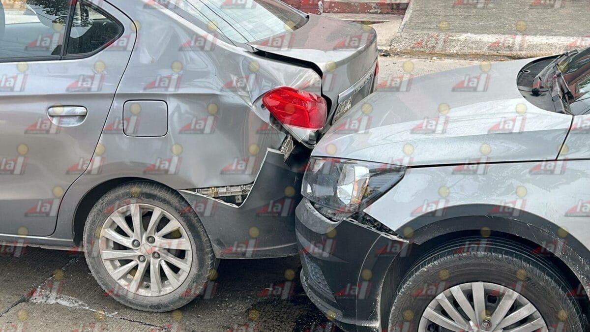 Coche Se Salta El Alto Y Ocasiona Choque Contra Otro Vehículo En La