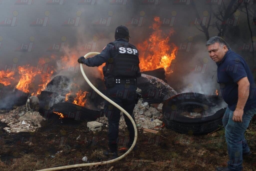 ¡Héroes! Vecinos de Kanasín sofocan incendio en un lote baldío