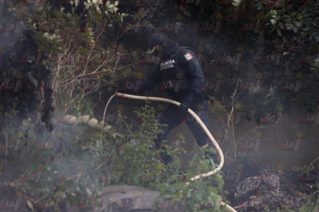 ¡Héroes! Vecinos de Kanasín sofocan incendio en un lote baldío