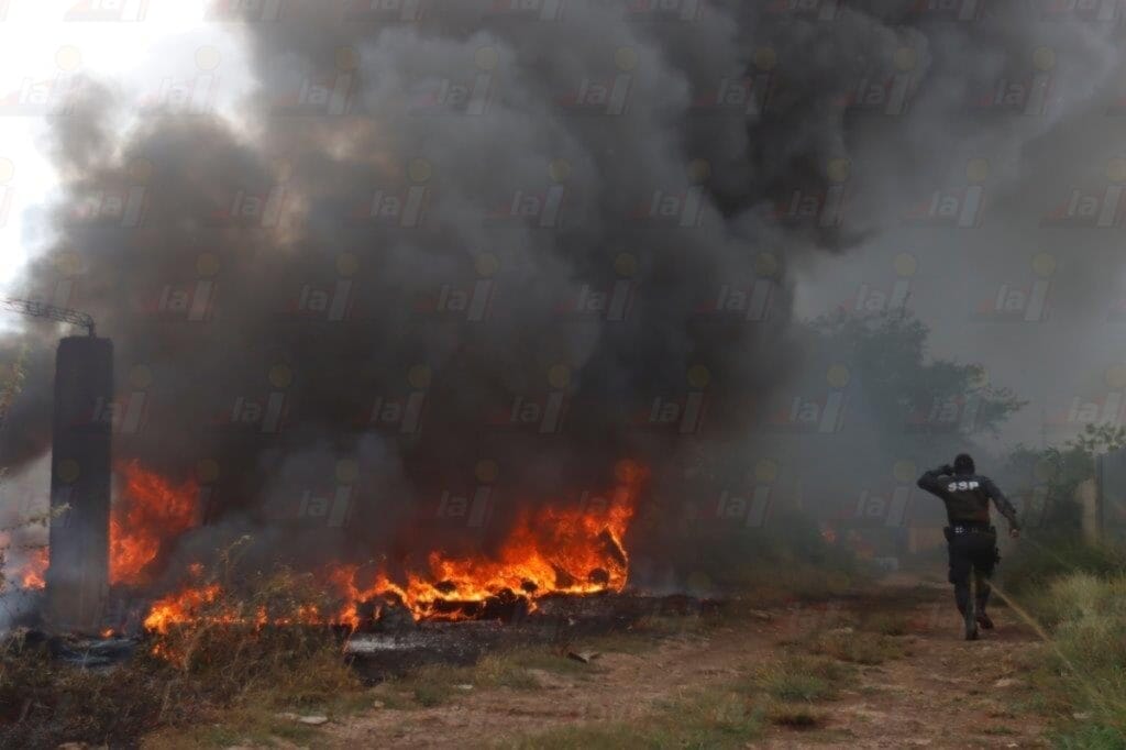 ¡Héroes! Vecinos de Kanasín sofocan incendio en un lote baldío