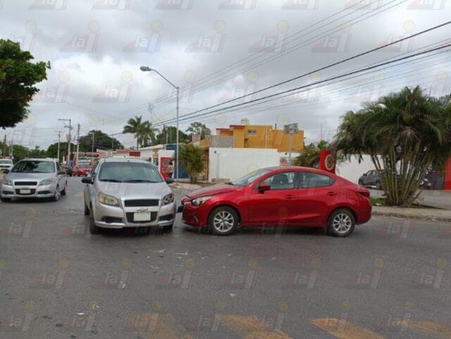 Choque de frente entre dos automóviles en Chuburná 1 Choque de frente entre dos automóviles en Chuburná