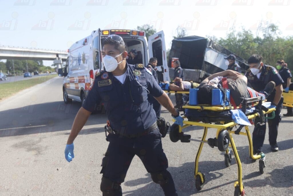 Cinco lesionados tras aparatoso choque en el Periférico