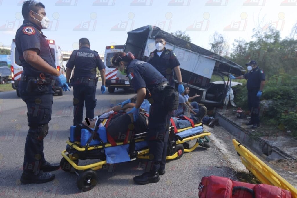 Cinco lesionados tras aparatoso choque en el Periférico