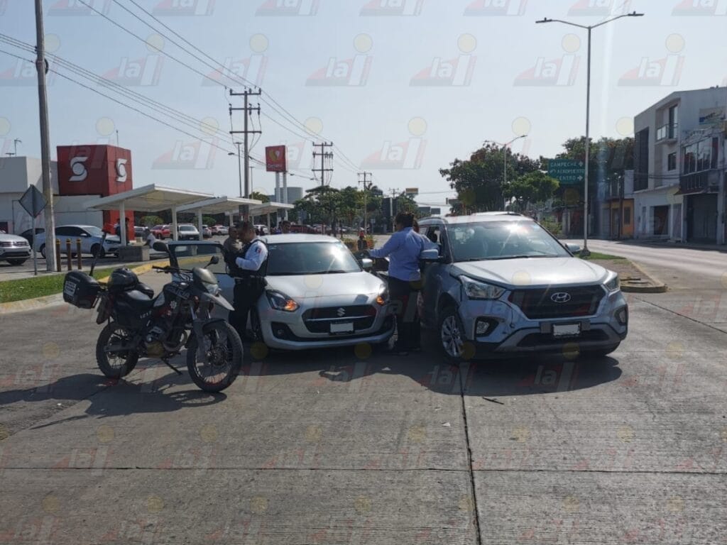 Encontronazo sobre la avenida Corregidora
