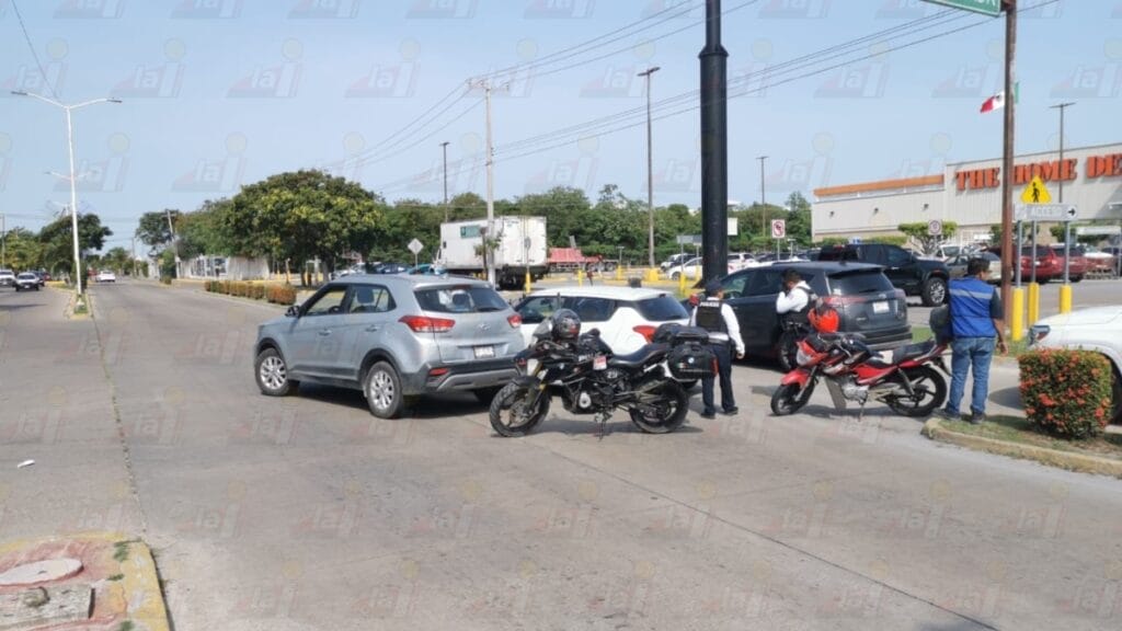 Encontronazo sobre la avenida Corregidora