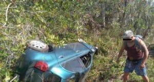 Familia de turistas termina en volcadura en la Kinchil-Celestún