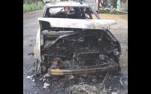 Incendio consume automóvil en Xmatkuil: lo deja en pérdida total