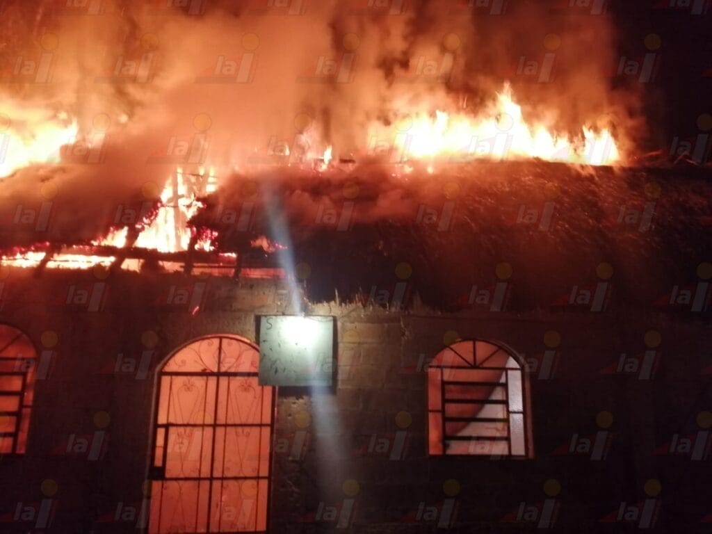 Incendio consume casa de techo de huano en Peto