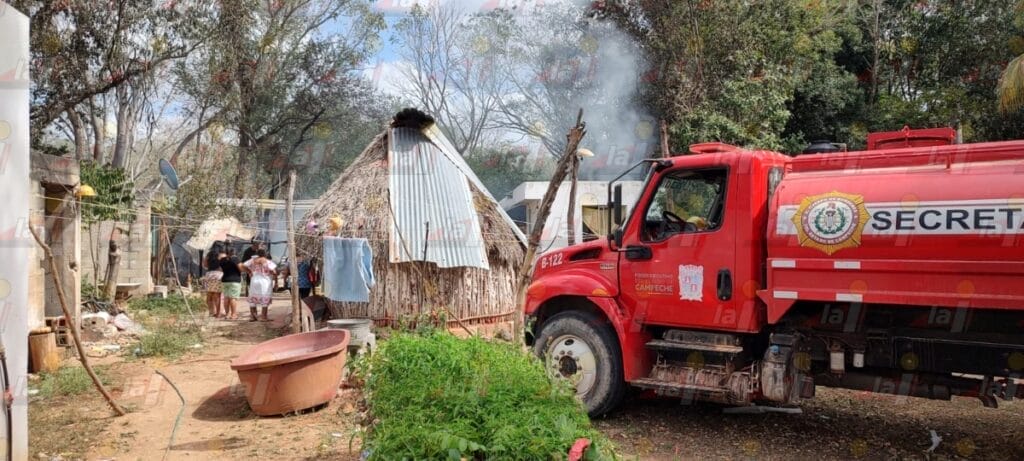 Incendio consume por completo casa tradicional en Dzitnup