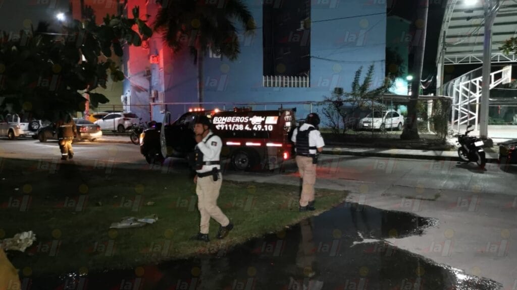 Incendio consume por completo una motocicleta en la Tecolutla
