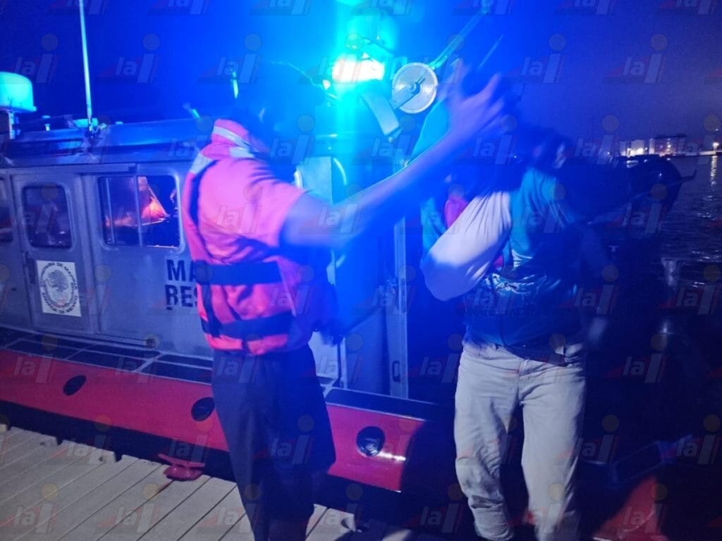 Marina evacua a pescador herido en alta mar en Celestún