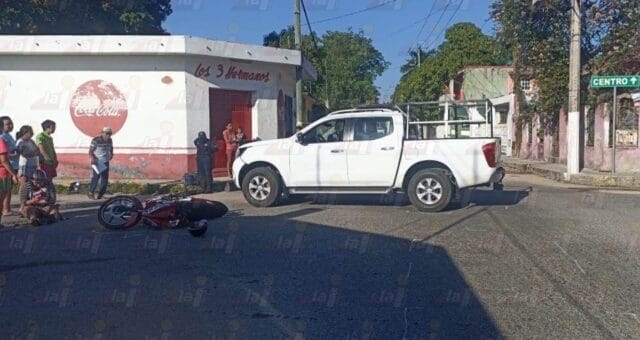 Meridano en camioneta choca a una joven motociclista en Tizimín