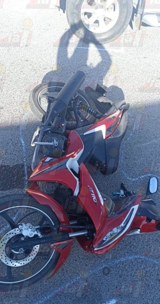 Meridano en camioneta choca a una joven motociclista en Tizimín