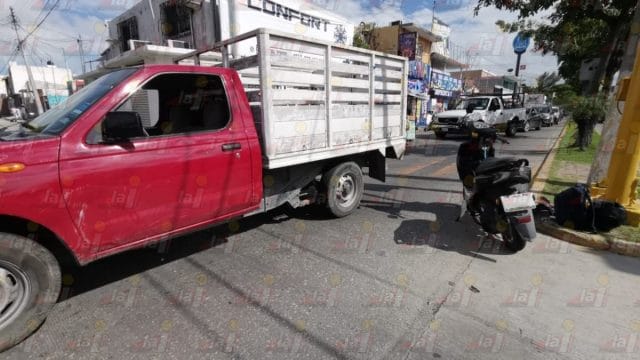 Motocicleta causa choque contra camioneta en la Fátima