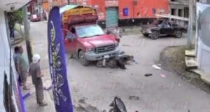 Motociclista causa choque y termina lesionada en Peto